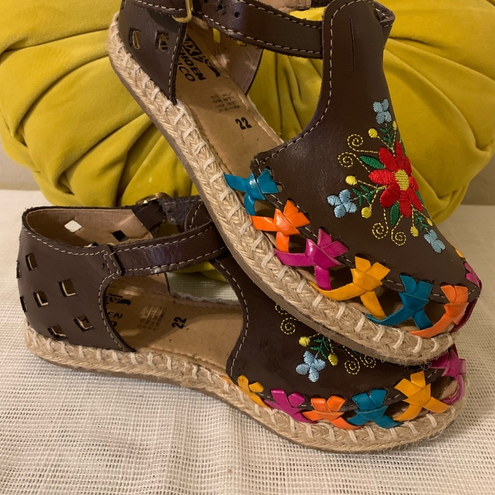 Beautiful multi color flower Sandal.